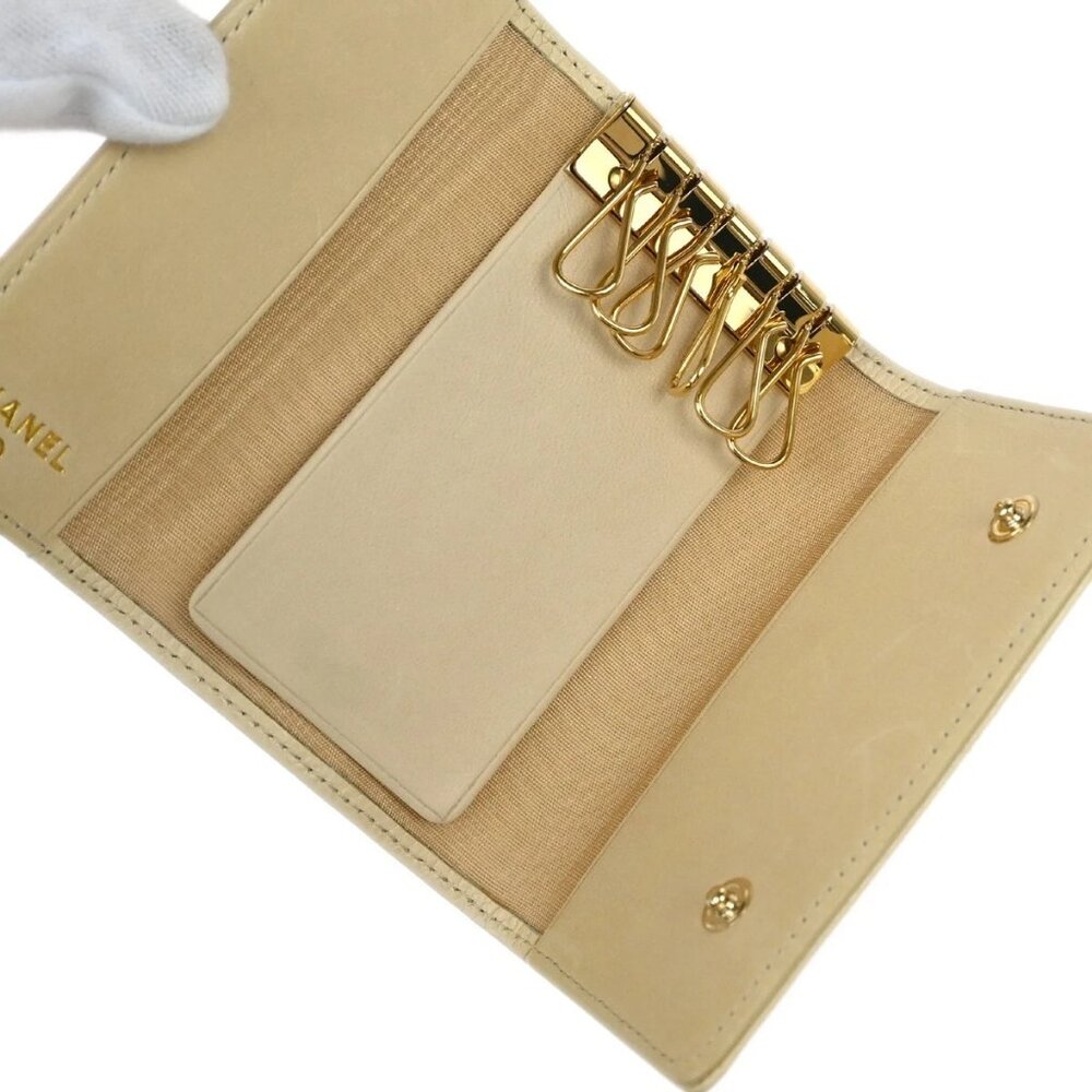 Chanel White Calfskin Six Hook Key Case Small Good 195141 - Picture 5 of 12